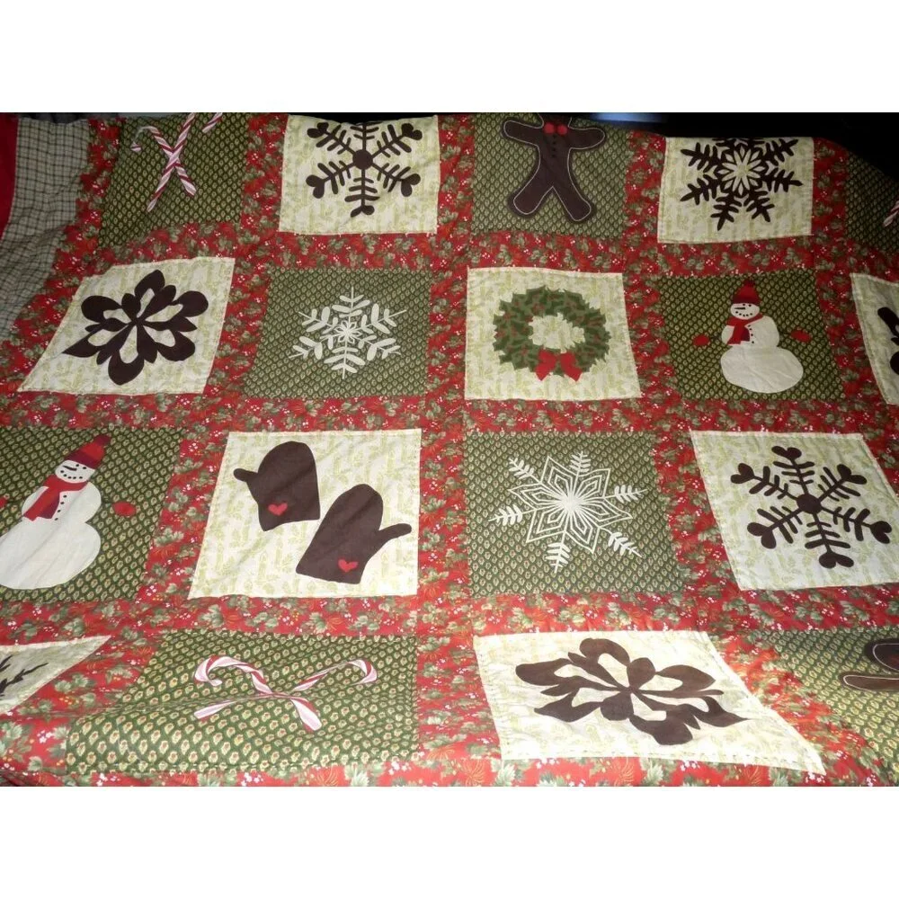 Kohl's HOME CLASSICS Christmas green, red & tan blanket quilt KING 100 x 85